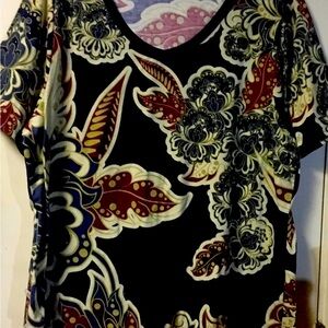 Floral Print Women's Top
LuLaRoe ~ Women’s ~ Top ~ XL ~ Short Sleeves